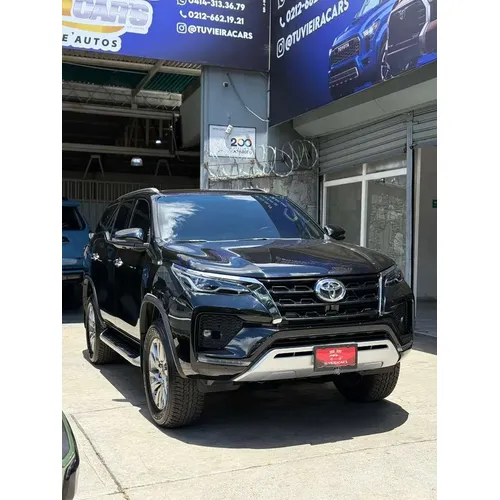Toyota Fortuner Dubai 2024 Negro Caracas