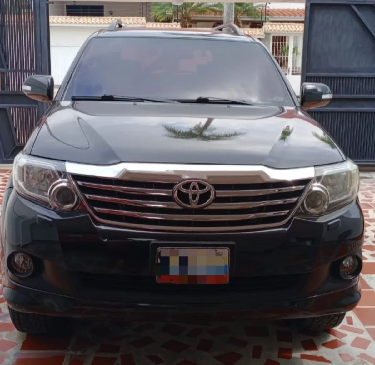 Toyota Fortuner 4x4 año 2013 Negro