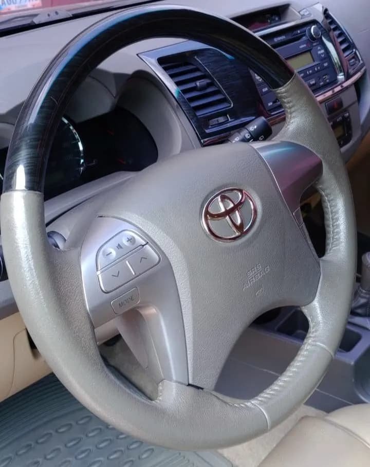 Toyota Fortuner 4x4 año 2013 Negro