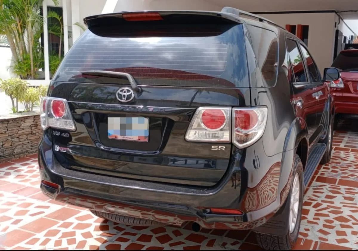 Toyota Fortuner 4x4 año 2013 Negro