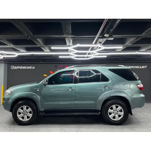 Toyota Fortuner 2010 Verde Caracas