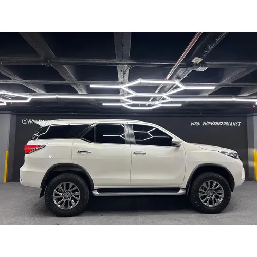 Toyota Fortuner 2022 Blanco Caracas