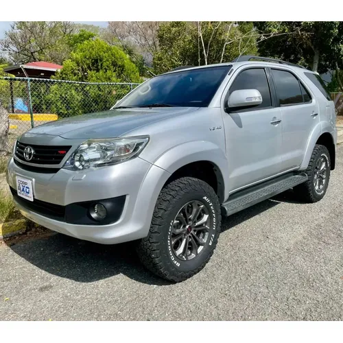Toyota Fortuner 2012 Plateado Caracas