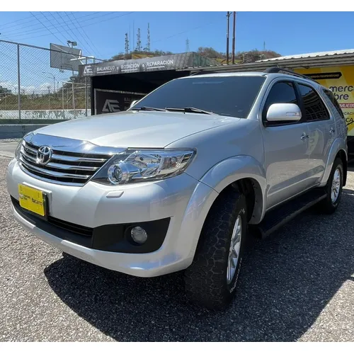 Toyota Fortuner 2015 Plateado Valencia