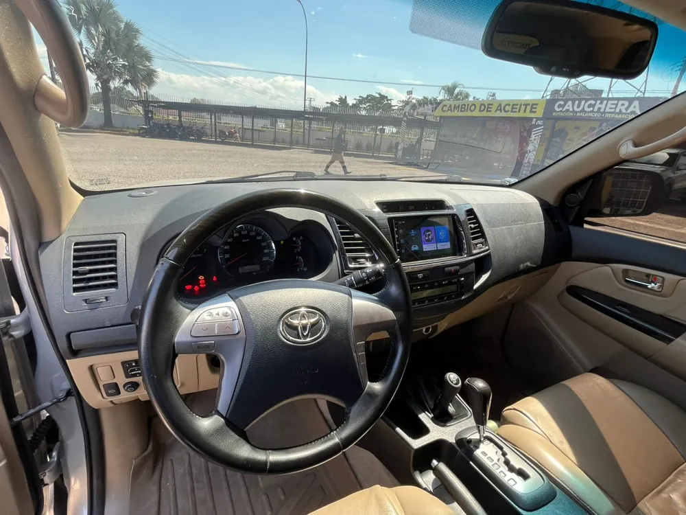 Toyota Fortuner SR 2015 Plateado Valencia