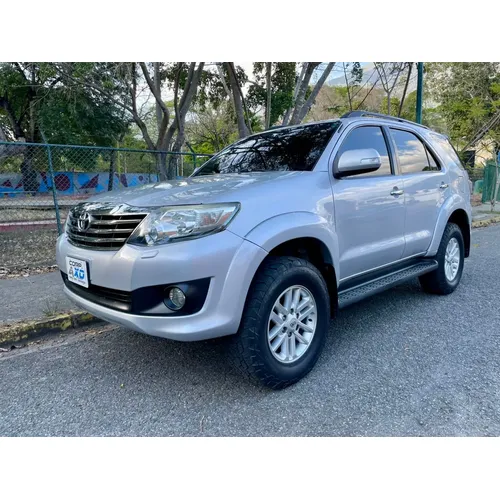 Toyota Fortuner 2013 Plateado Caracas
