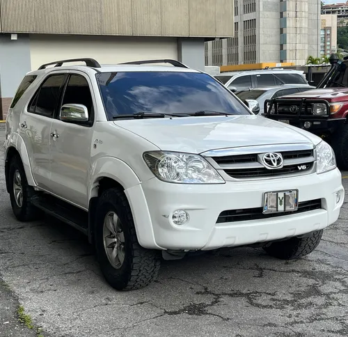 Toyota Fortuner SR 2008 Blanco Caracas