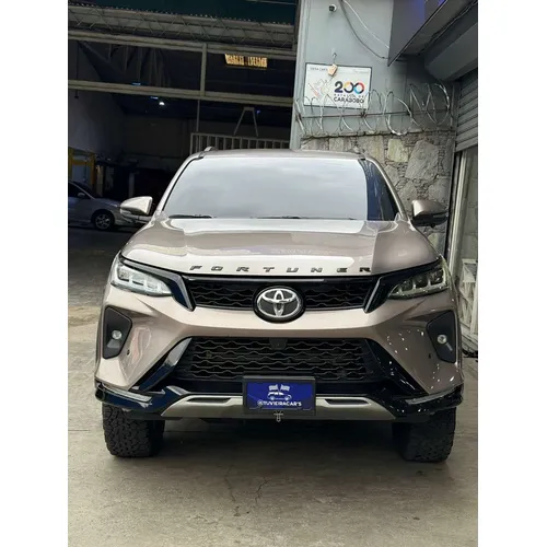 Toyota Fortuner Legender 2024 Beige Caracas