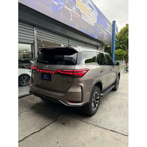 Toyota Fortuner Legender 2024 Beige Caracas
