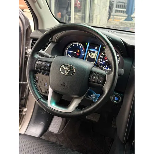 Toyota Fortuner Legender 2024 Beige Caracas