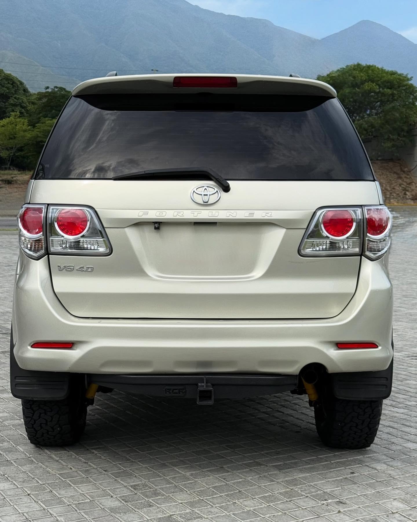 Toyota Fortuner 2013 Dorado Caracas