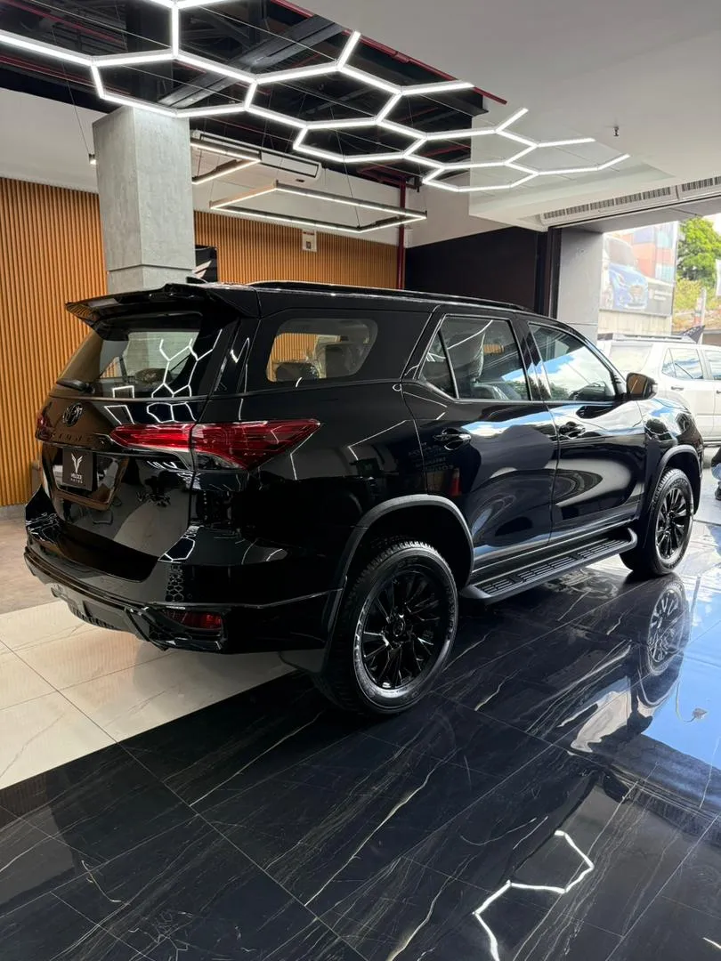 Toyota Fortuner Black Edition 2025 Negro Caracas