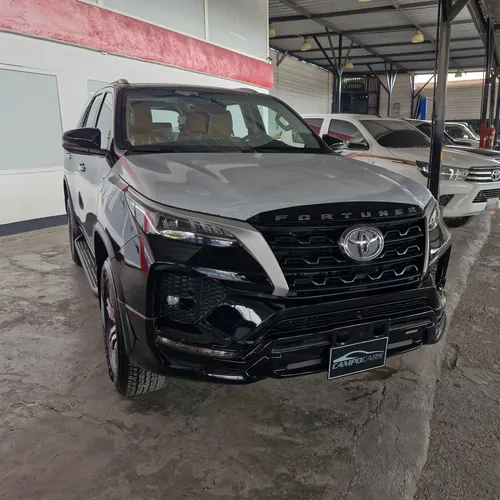 Toyota Fortuner Dubai 2025 Negro Caracas