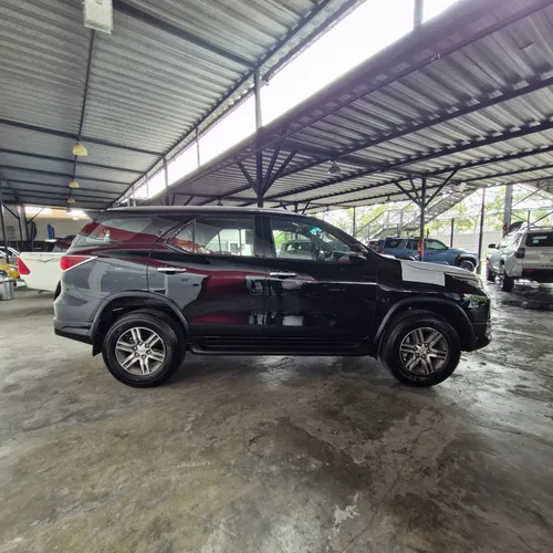 Toyota Fortuner Dubai 2025 Negro Caracas