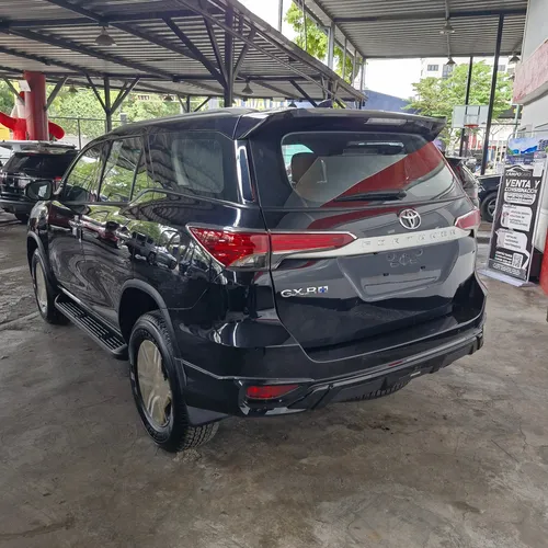 Toyota Fortuner Dubai 2025 Negro Caracas