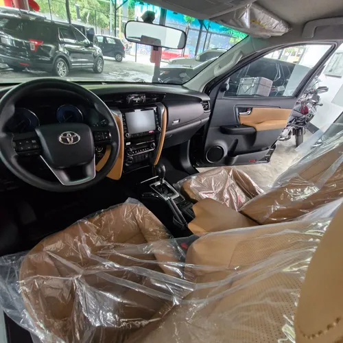 Toyota Fortuner Dubai 2025 Negro Caracas