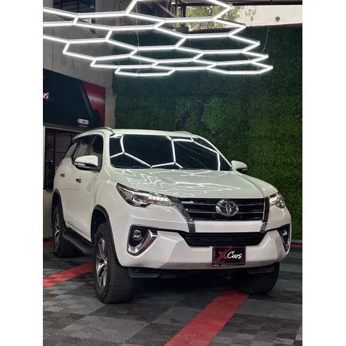 Toyota Fortuner Dubai 2017 Blanco Caracas