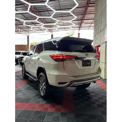 Toyota Fortuner Dubai 2017 Blanco Caracas