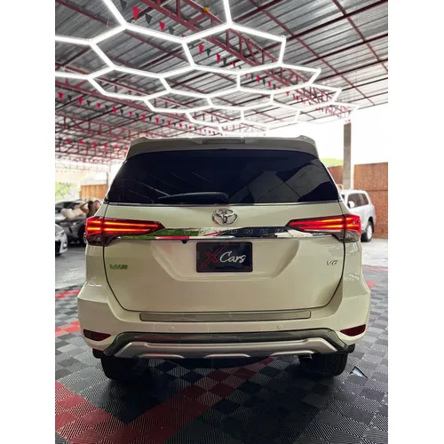 Toyota Fortuner Dubai 2017 Blanco Caracas