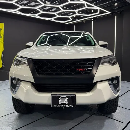 Toyota Fortuner Dubai 2018 Blanco Caracas