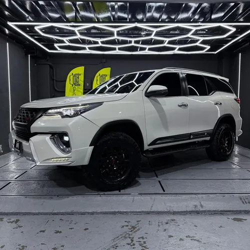 Toyota Fortuner Dubai VX.R 2019 Blanco Caracas