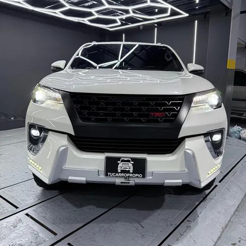 Toyota Fortuner Dubai VX.R 2019 Blanco Caracas