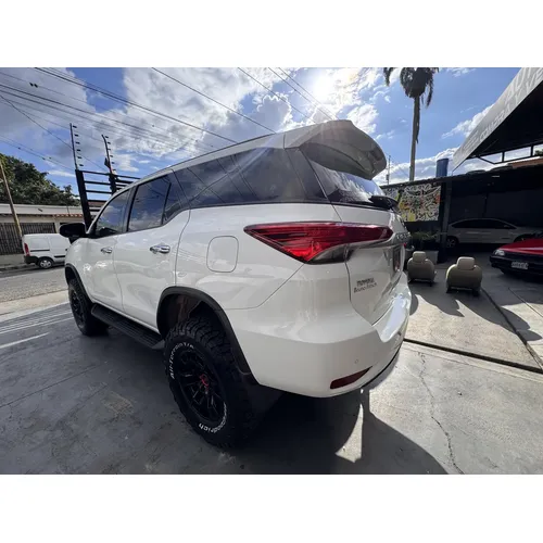 Toyota Fortuner Dubai 2023 Blanco Barquisimeto