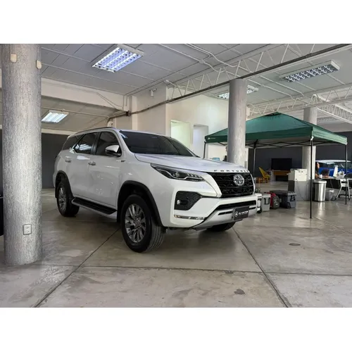 Toyota Fortuner Dubai 2024 Blanco Valencia