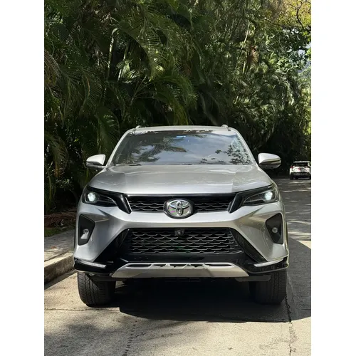 Toyota Fortuner Dubai 2024 Plateado Caracas