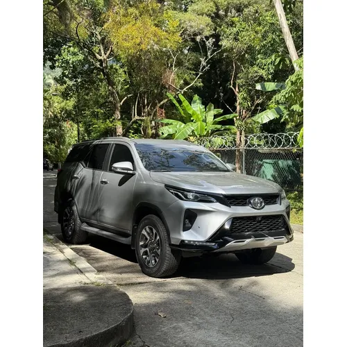 Toyota Fortuner Dubai 2024 Plateado Caracas