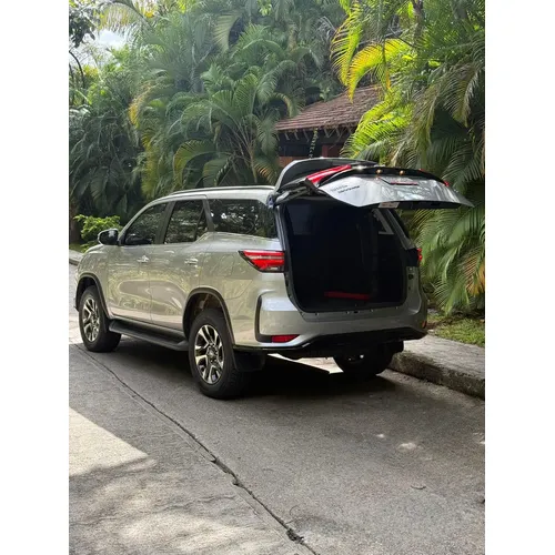 Toyota Fortuner Dubai 2024 Plateado Caracas
