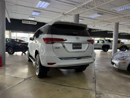 Toyota Fortuner Dubai 2024 Blanco Valencia