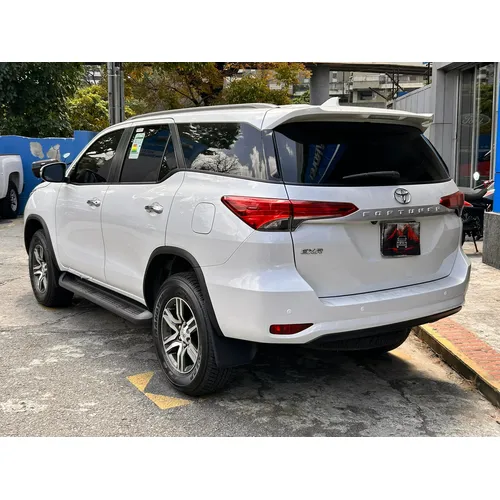 Toyota Fortuner Dubai 2025 Blanco Caracas