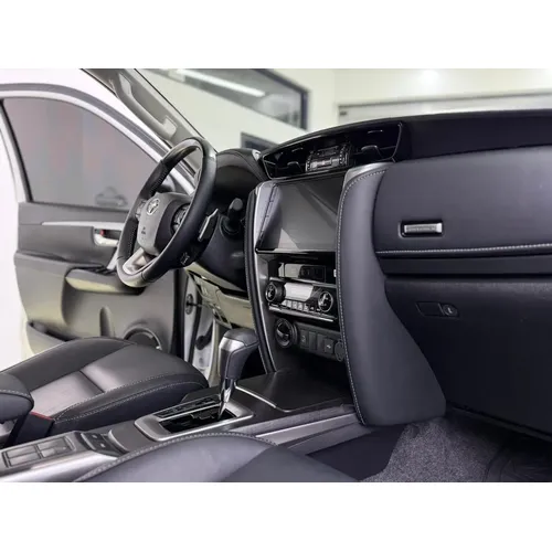 Toyota Fortuner Dubai 2025 Blanco Caracas