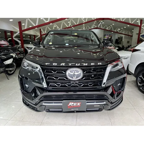 Toyota Fortuner Dubai SR5 2025 Negro Caracas
