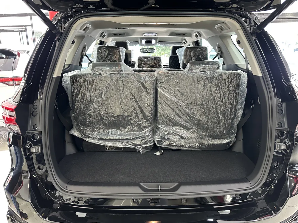 Toyota Fortuner Dubai SR5 2025 Negro Caracas