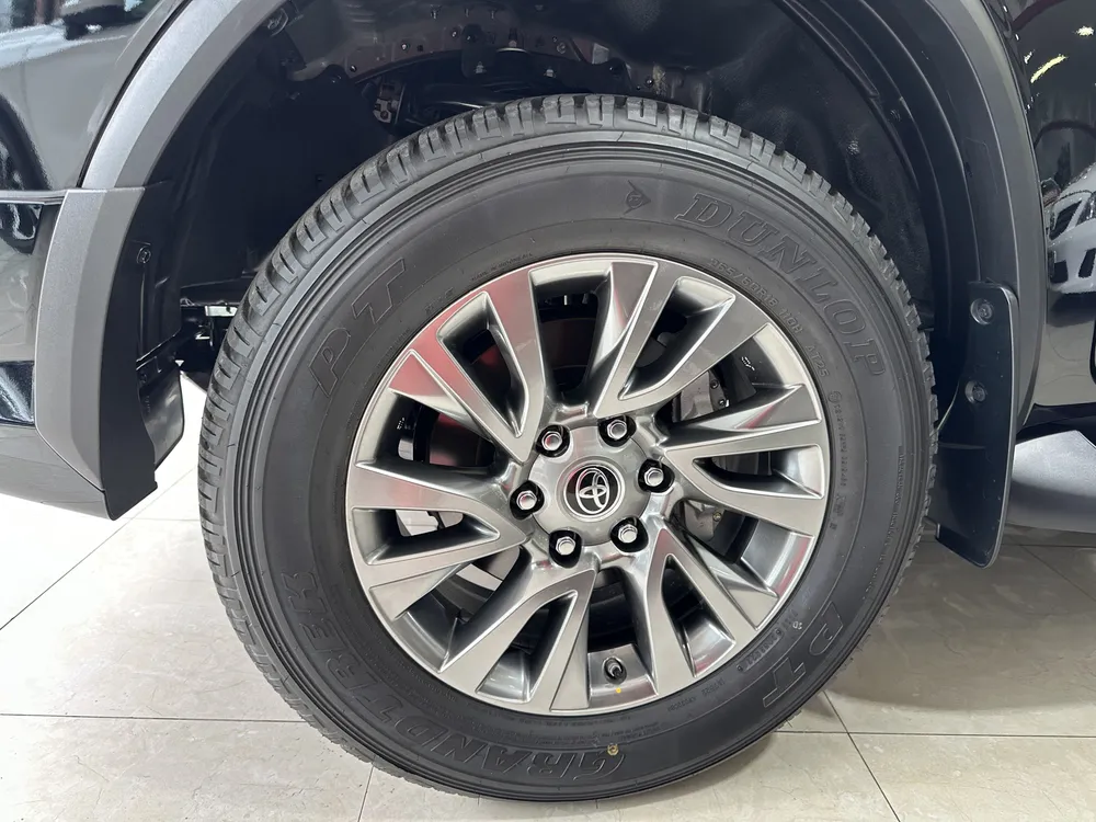 Toyota Fortuner Dubai SR5 2025 Negro Caracas
