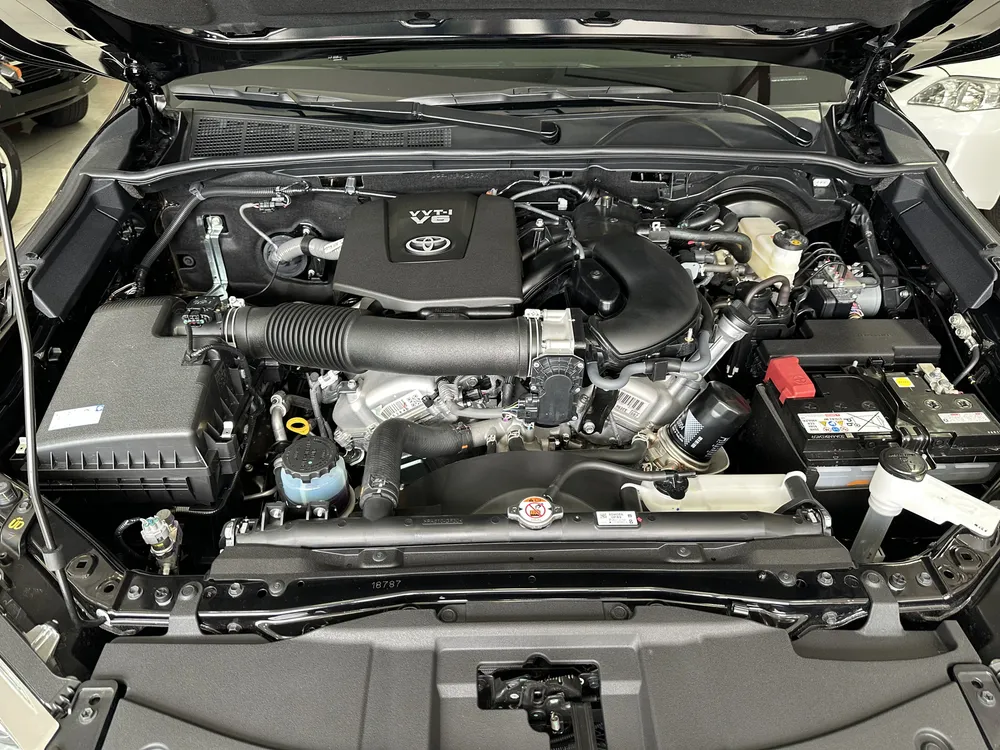 Toyota Fortuner Dubai SR5 2025 Negro Caracas