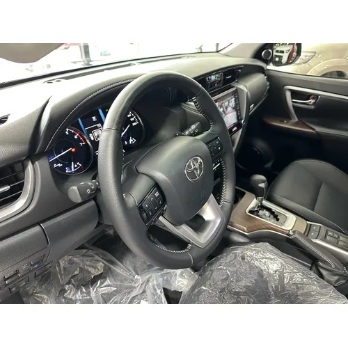 Toyota Fortuner Dubai SR5 2025 Negro Caracas