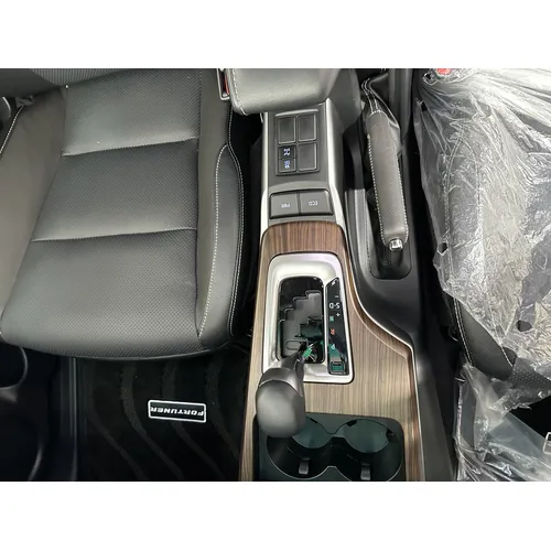 Toyota Fortuner Dubai SR5 2025 Negro Caracas