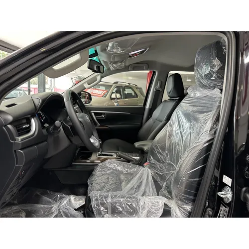 Toyota Fortuner Dubai SR5 2025 Negro Caracas