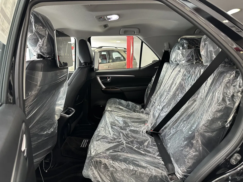 Toyota Fortuner Dubai SR5 2025 Negro Caracas