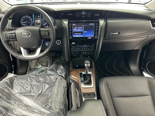 Toyota Fortuner Dubai 2025 Negro Caracas