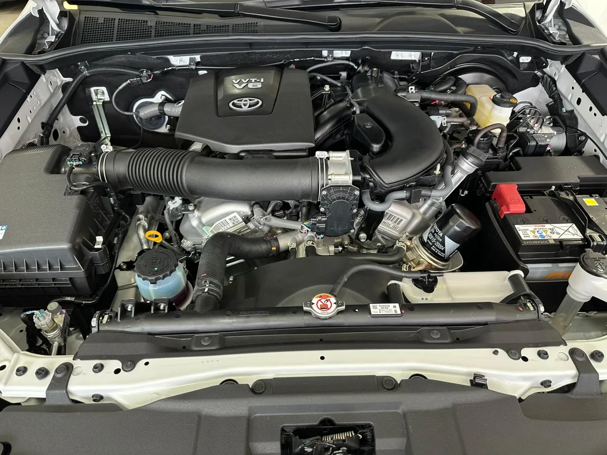 Toyota Fortuner Dubai VX.R suv 2025 blanco13