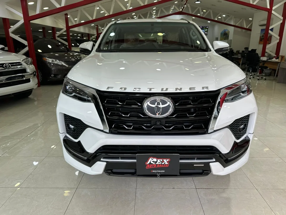 Toyota Fortuner Dubai 2025 Blanco Caracas