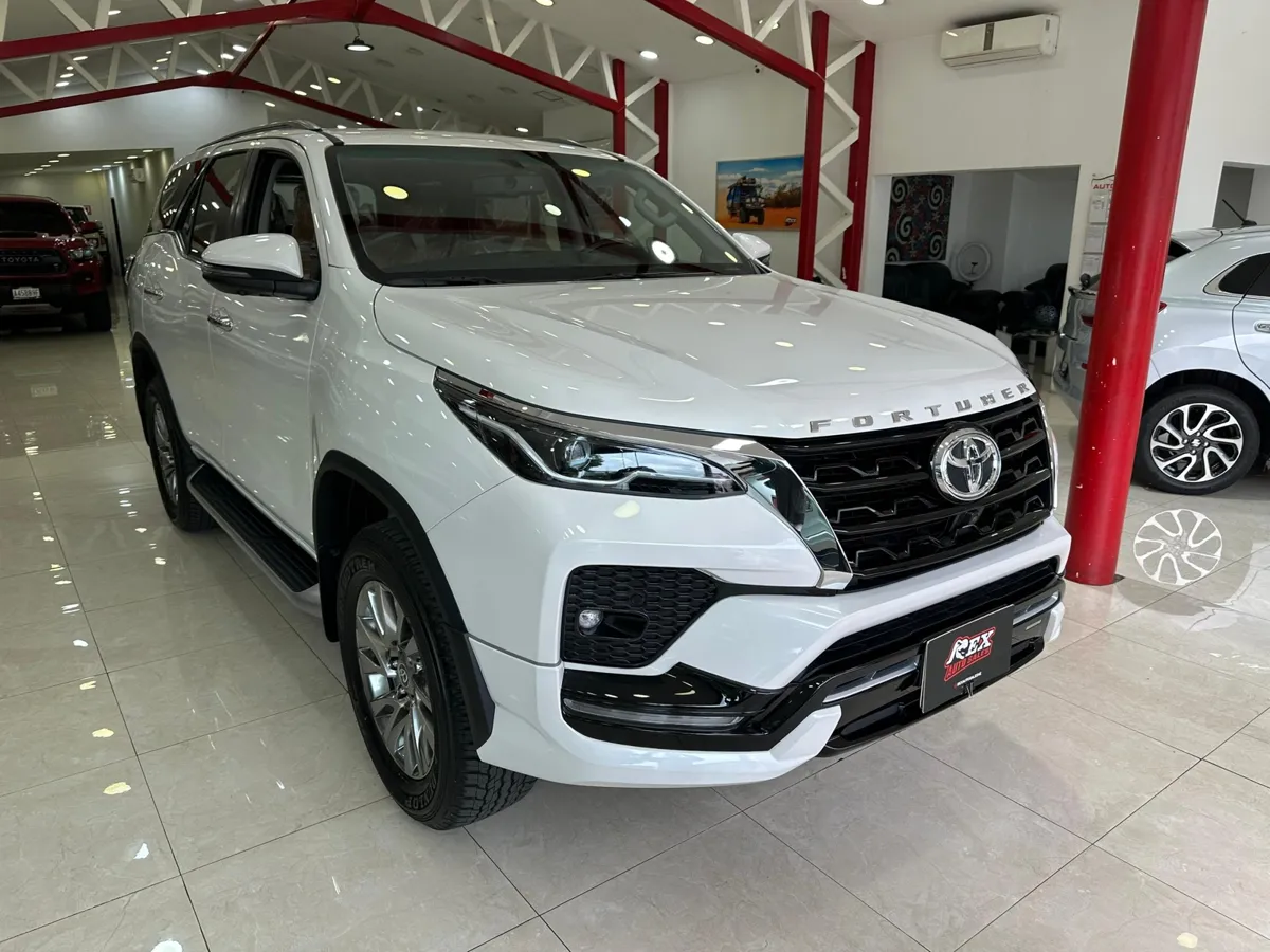 Toyota Fortuner Dubai 2025 Blanco Caracas