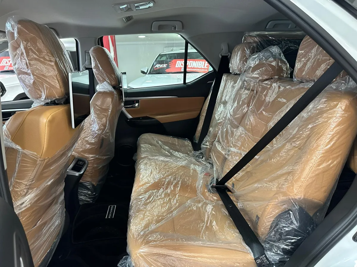 Toyota Fortuner Dubai VX.R suv 2025 blanco7