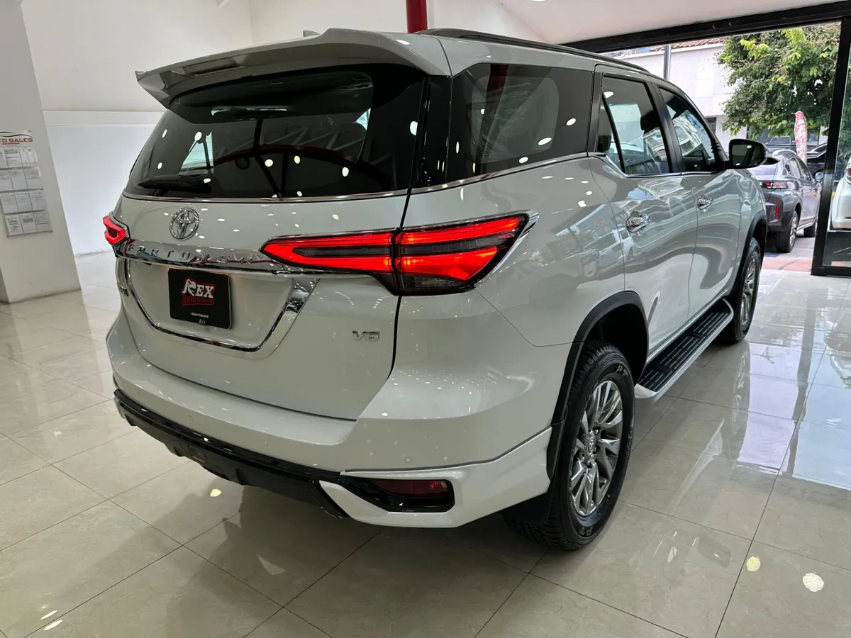 Toyota Fortuner Dubai 2025 Blanco Caracas
