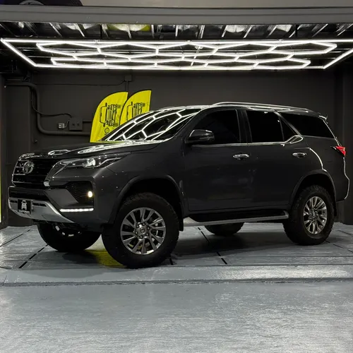 Toyota Fortuner Dubai VX.R 2022 Gris Caracas