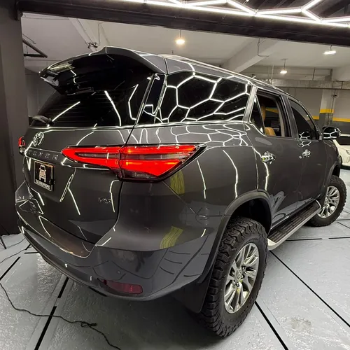 Toyota Fortuner Dubai VX.R 2022 Gris Caracas